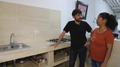 Entregan mejoramientos de vivienda en el barrio Villa San Pedro