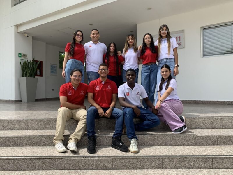Universidad de la Costa ofrece 22 becas para estudiantes líderes